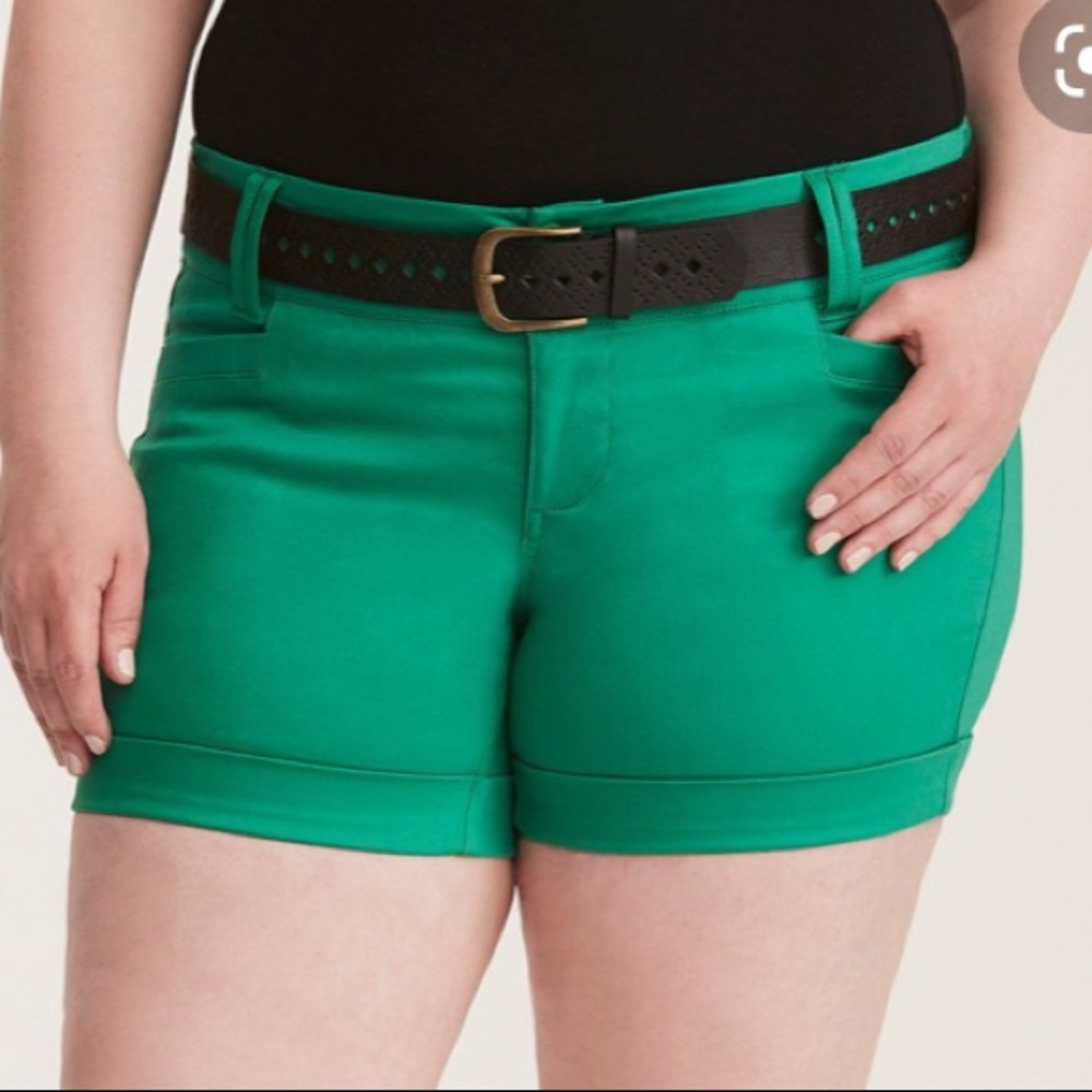 NWOT Torrid Kelly Green Trouser Shorts Size 26